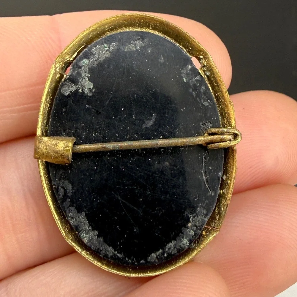 Vintage Cameo Brooch Pin Gold Tone Black Oval Portrait